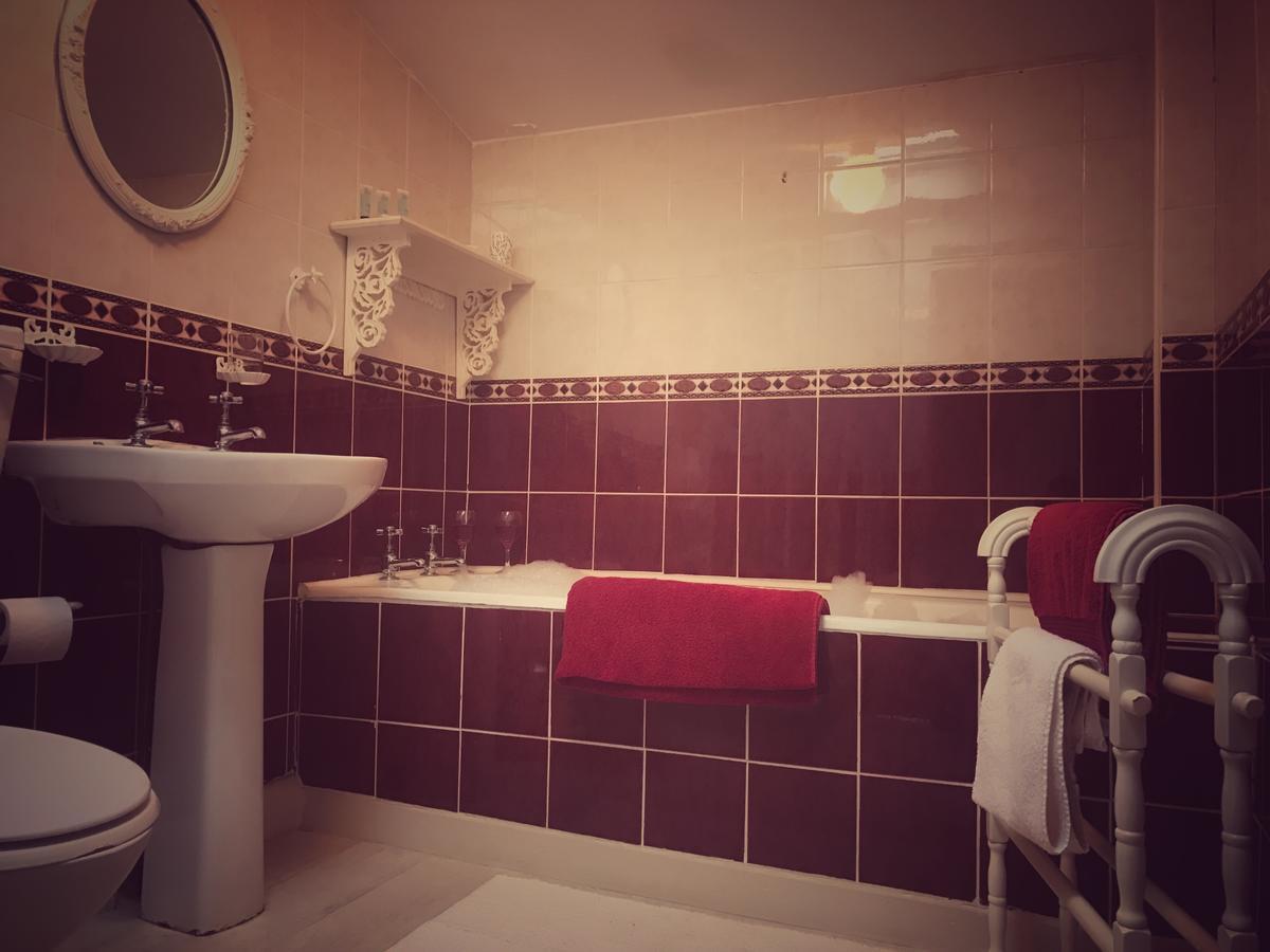 Mcmahon Guesthouse Листоуэл Экстерьер фото